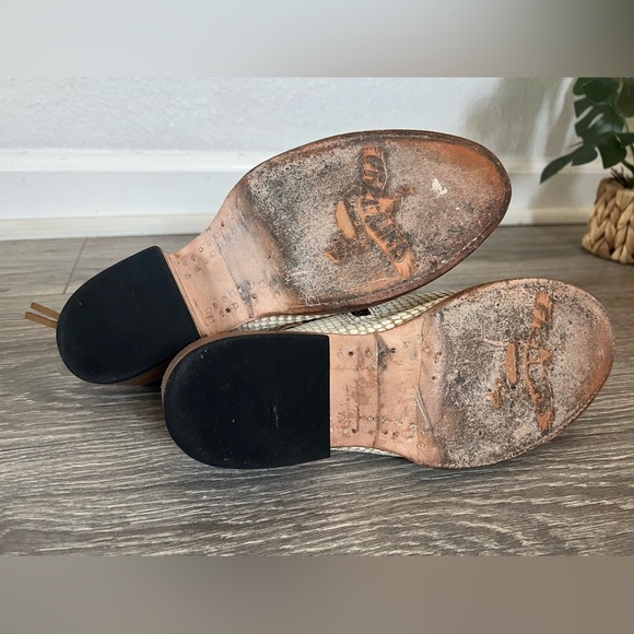 Freebird by Steven JoJo Lace Back Snake Print Ankle Bootie in Cream. Size 8 - Picture 6 of 7